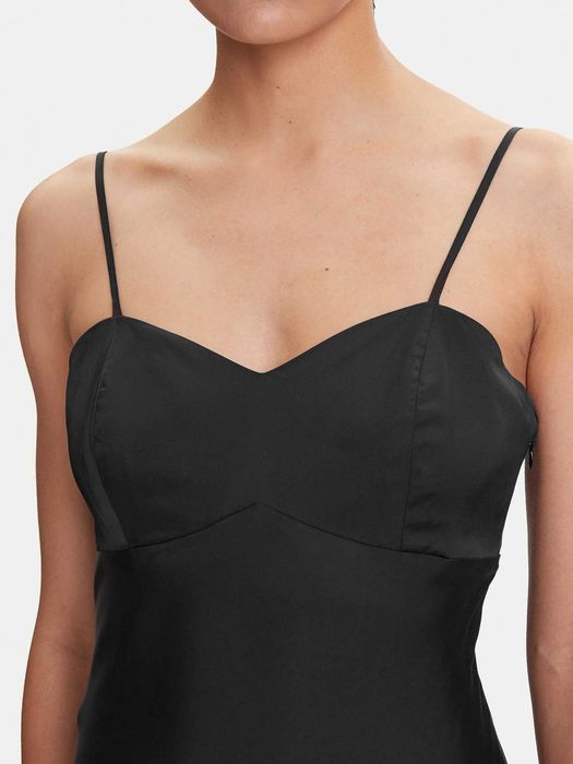 Guess нова рокля/ М