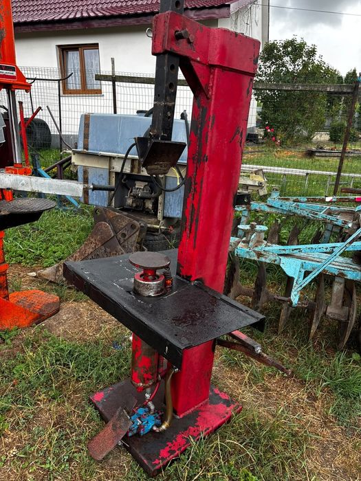 Crapatoare de lemne dupa tractor