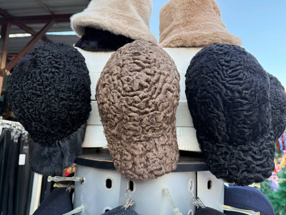 Barracha qorakoʻl teri  surr kepka  adres  vobkent bozori 33 -doʻkon