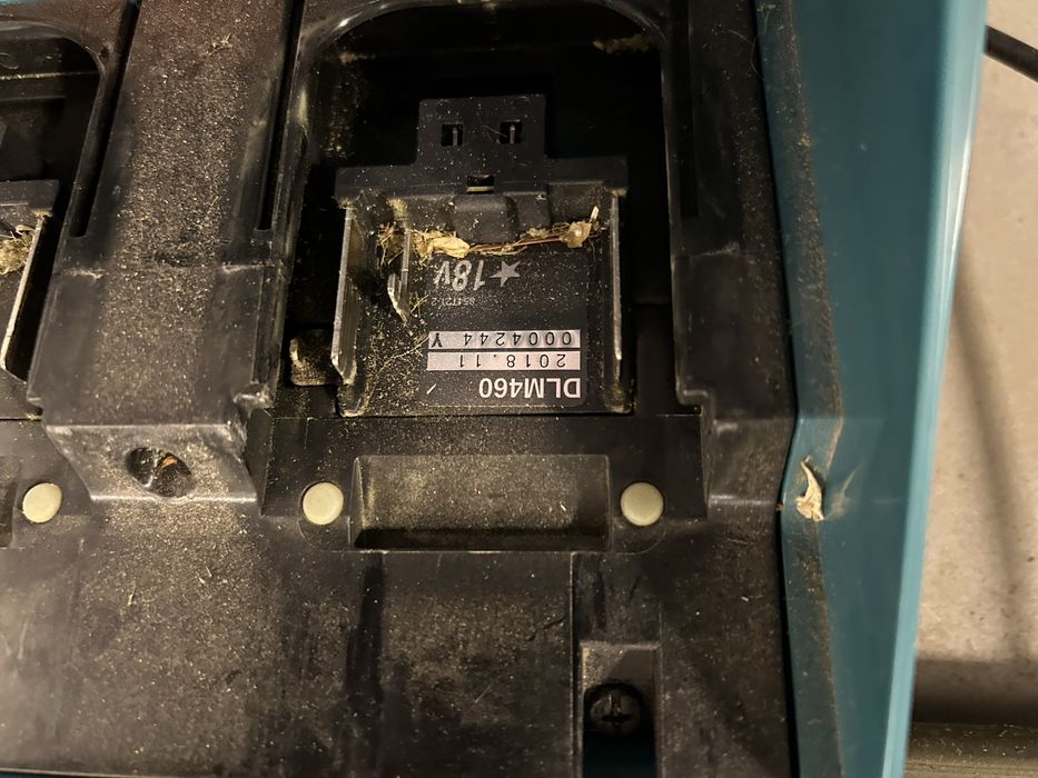 Masina tuns de gazon makita DLM460Z