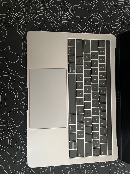 Продам Macbook pro 2018