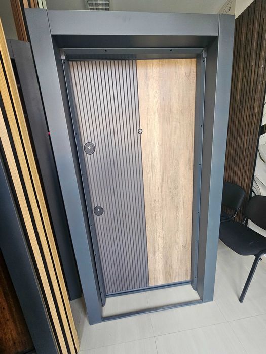 Входна врата за апартамент