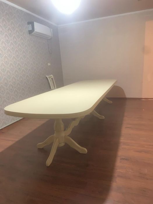 Продается стол для гостинный