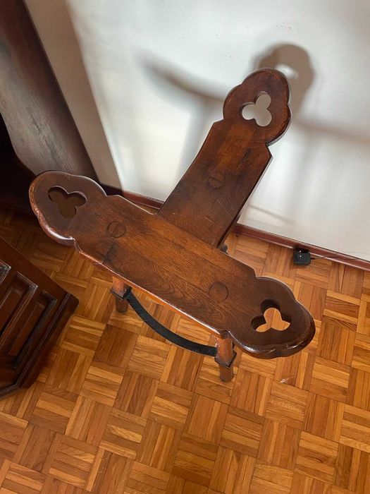 Античен италиански бар шкаф с етажерка и 2 стола- масивно дърво