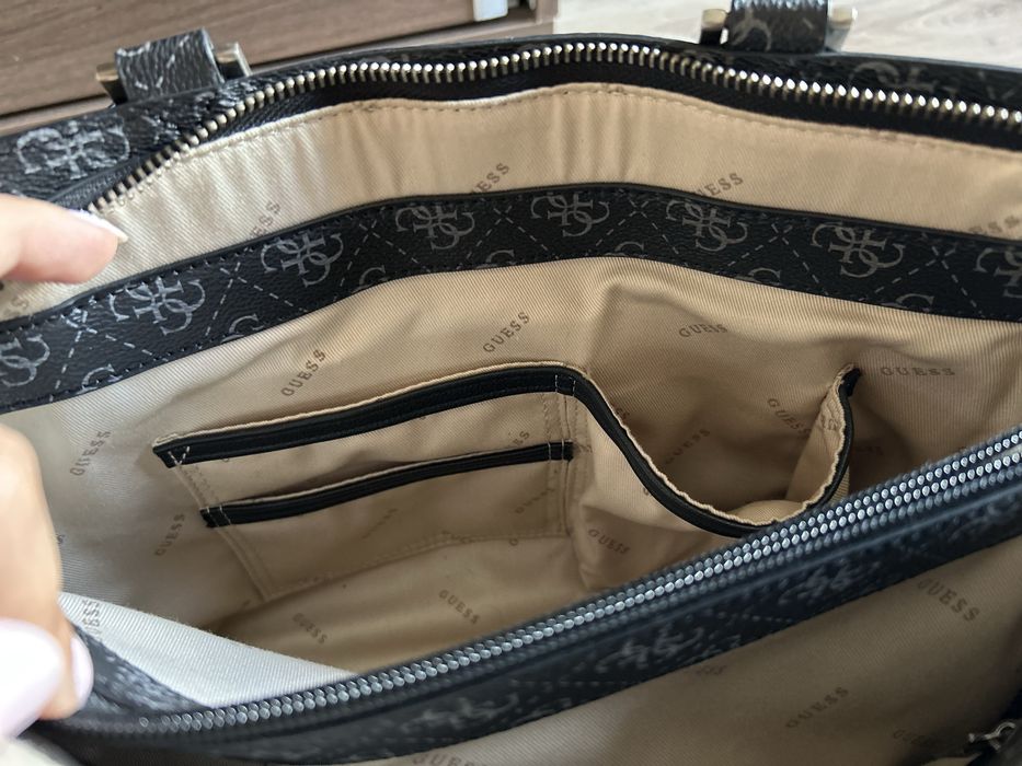 Оригинална чанта GUESS