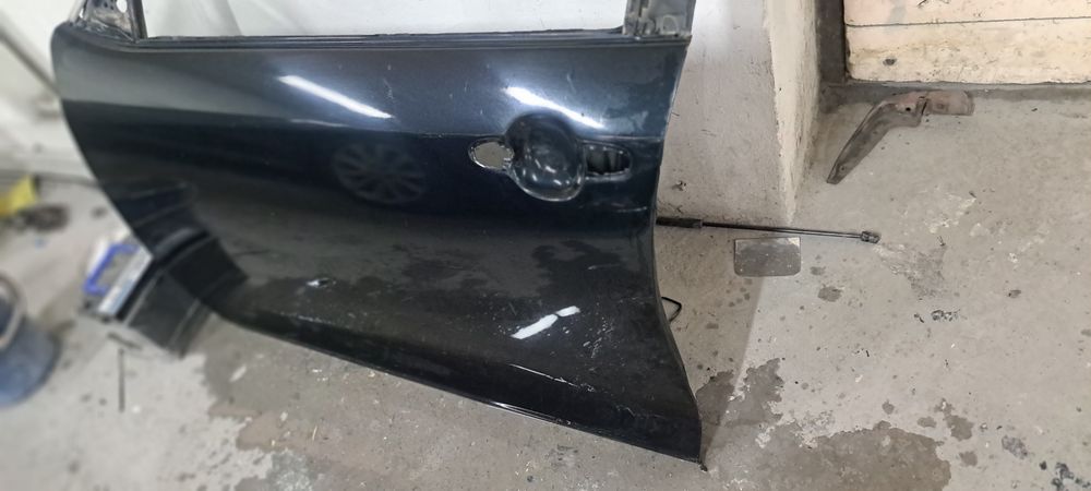 Тайота 50 дверь передний левый