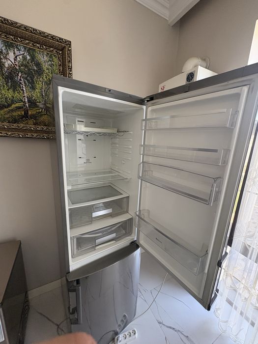Продается lg холодильник