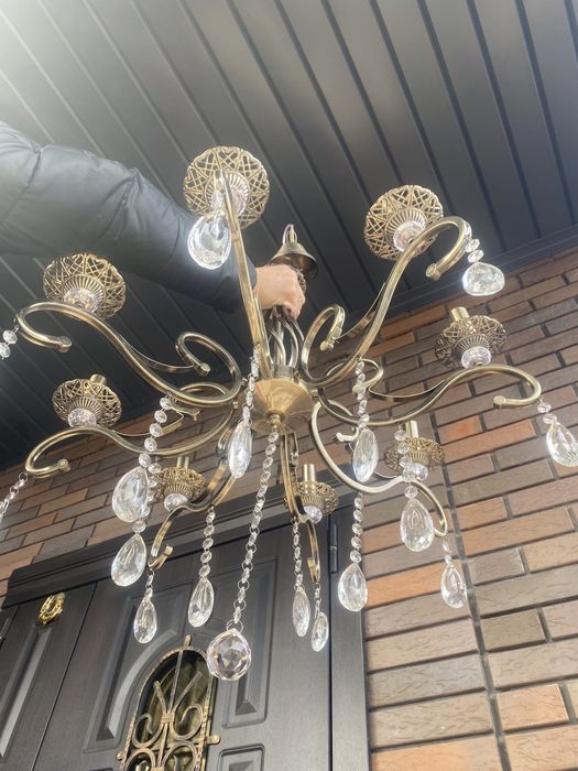 Продам новую люстру