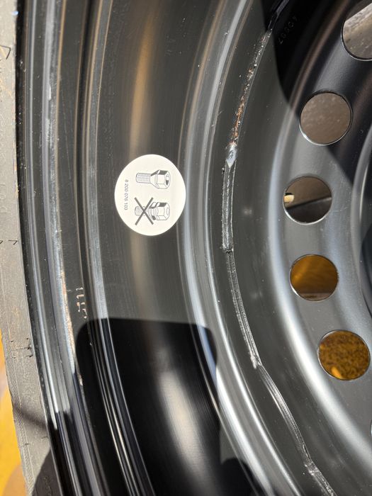 Janta tabla R16 in 4 prezoane cu anvelopa