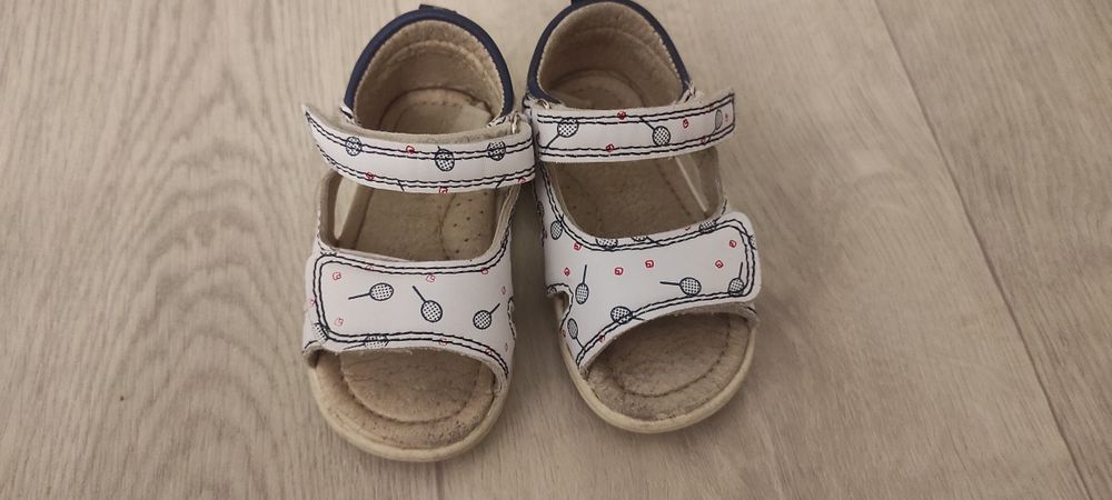 Сандалии для девочки фирмы Tombi