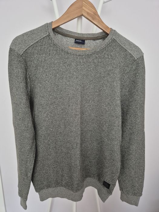 Мъжки пуловери, ризи и якета с и м размер