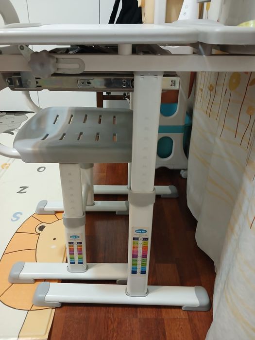 Продам детский столик (парта)