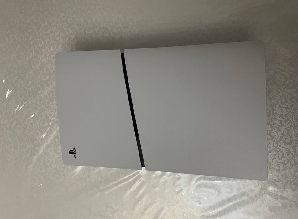 Продам PS5 slim в отличном состояние