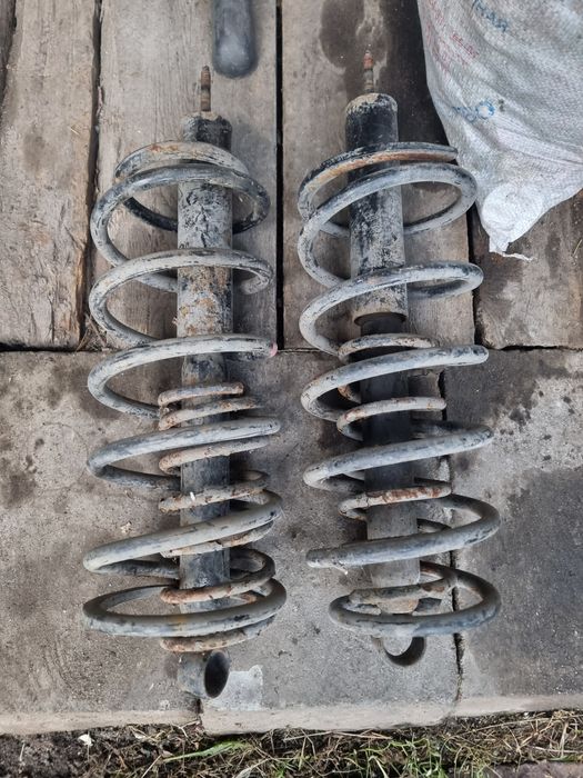 Комплект на  Toyota Surf пружины и амортизаторы