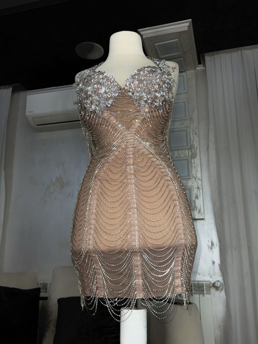 Луксозна дизайнерска рокля с кристали