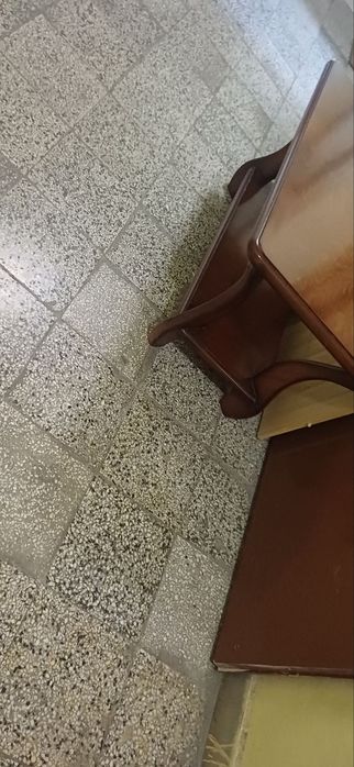 Маса за хол от дърво