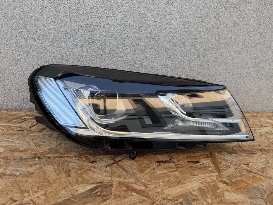 Far dreapta VW Touareg 7P Facelift Xenon adaptiv + LED Original Europa