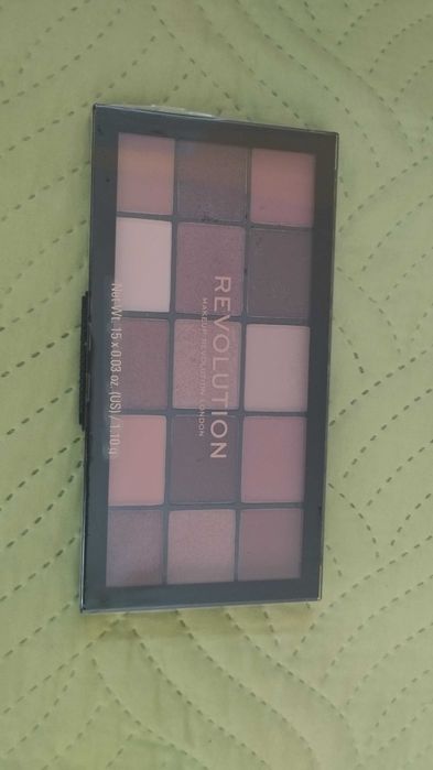 Палитра сенки за очи Revolution – чисто нова, неотваряна!