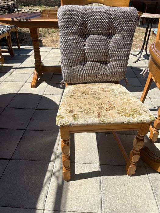 Трапезна маса със шест стола