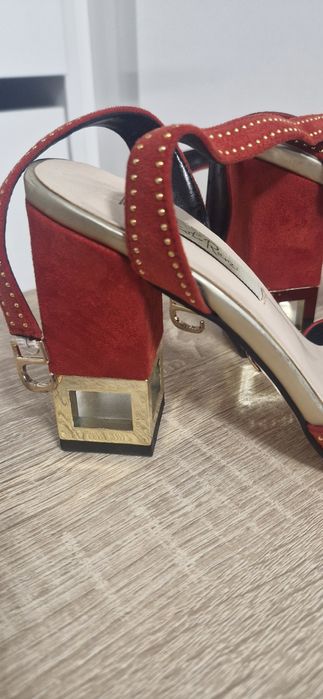 Босоножки женские