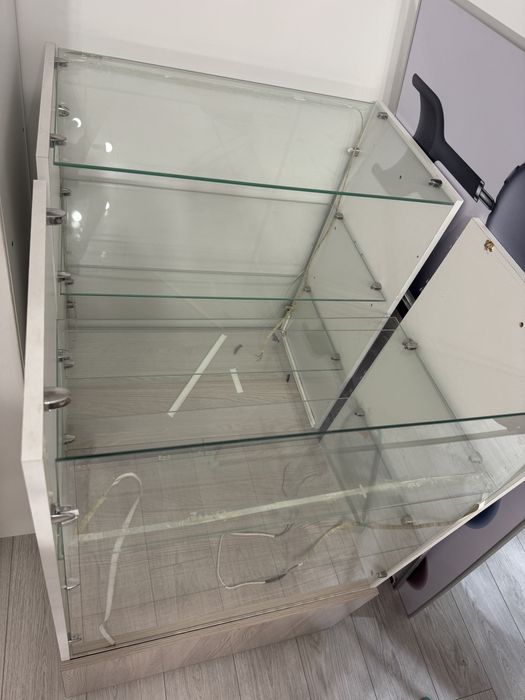 Продам ветрины срочно!