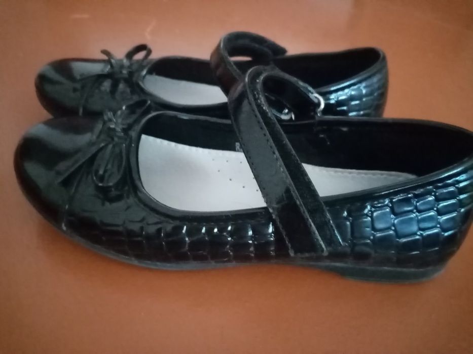 Продам туфли в школу