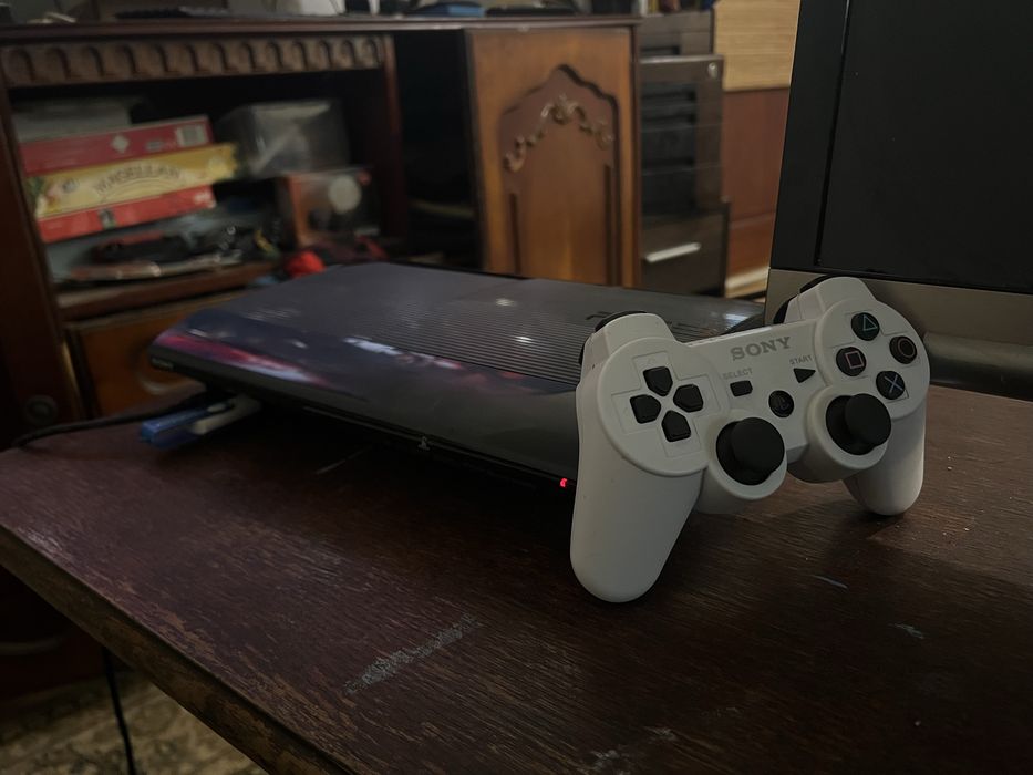 PlayStation 3 Super Slim 465 GB (modat HEN) – stare foarte bună