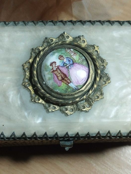 Уникална винтидж бижутерка в стил Fragonard