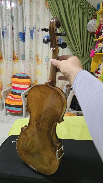 Vand urgent vioara 4/4 impecabila