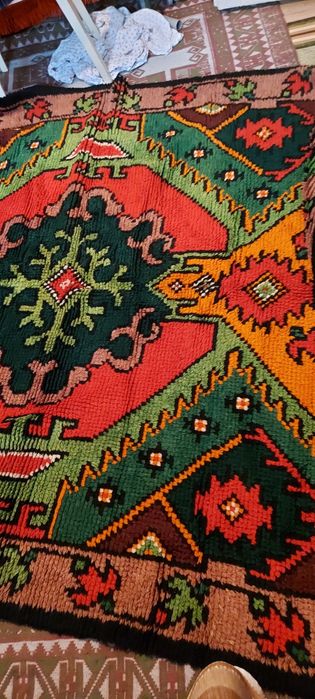 Китеници, пътеки, валяни и родопски одеяла