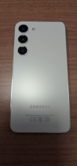 Телефон  Samsung  s23
