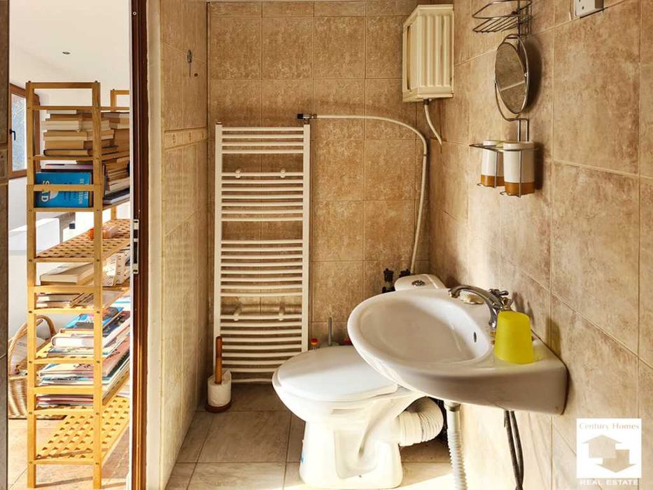 155075 Масивна къща с просторен двор в с. Любенци