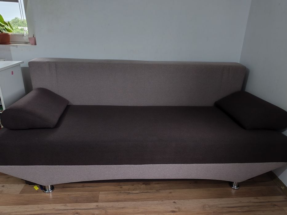 Canapea extensibila cu lada de depozitare