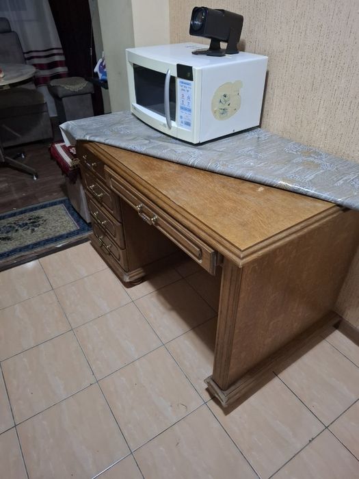 Стол  письменный из натурального дерева