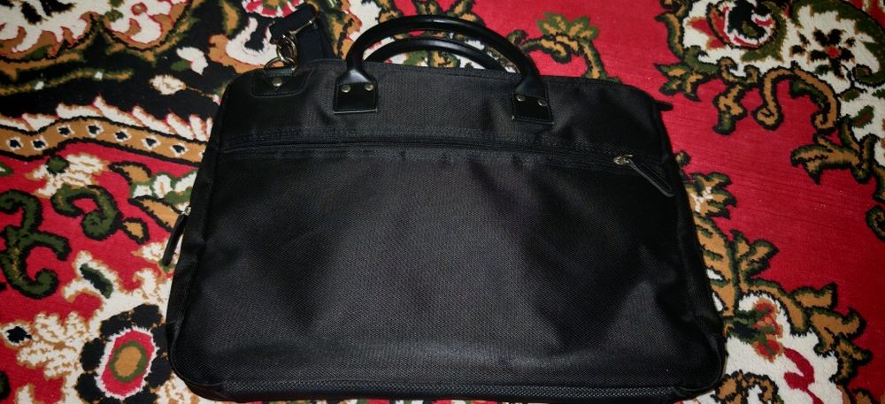 Продаю черные сумки для парней и женщин