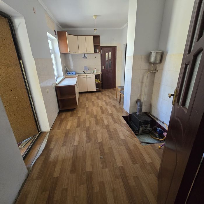 Орталықта.Ескі үй жалға берем