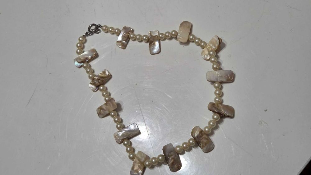 Colier vintage din perle si sidef
