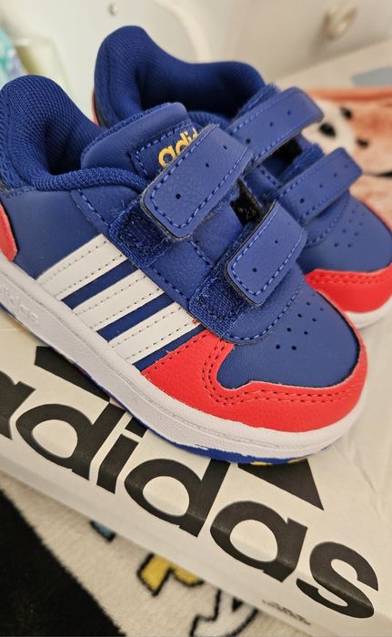 Маратонки адидас за момче 20 номер