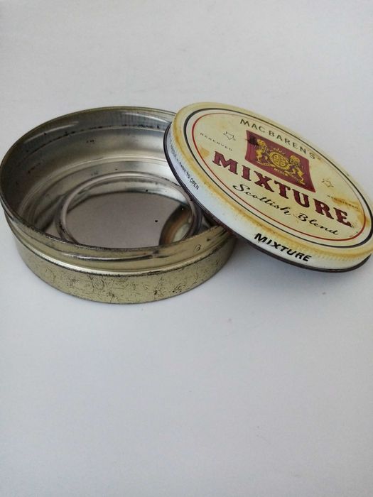 Ретро метални кутии за съхранение и колекция.