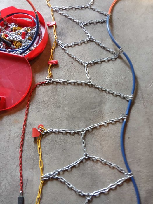 Продавам вериги за сняг