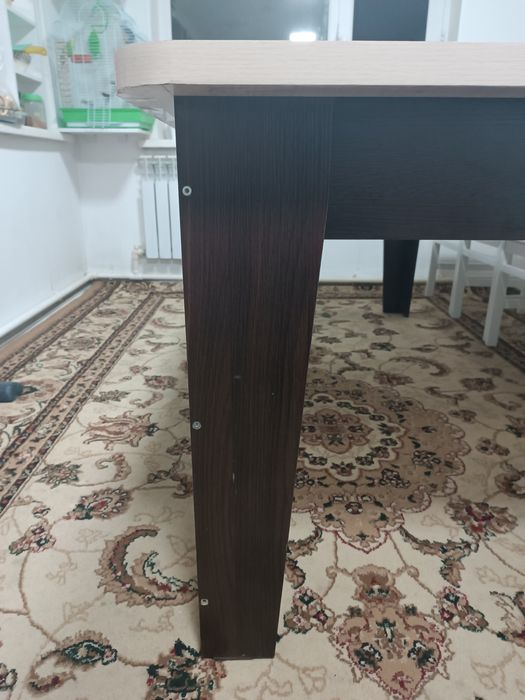 Подам стол обеденный