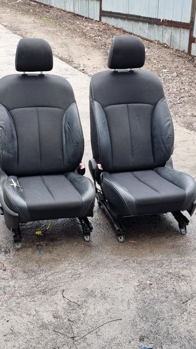 Сиденья передние  Subaru  .