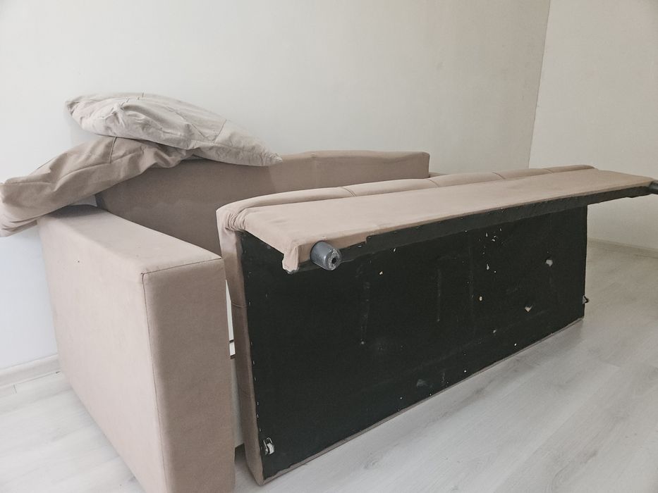 Диван бесплатно отдаём срочно