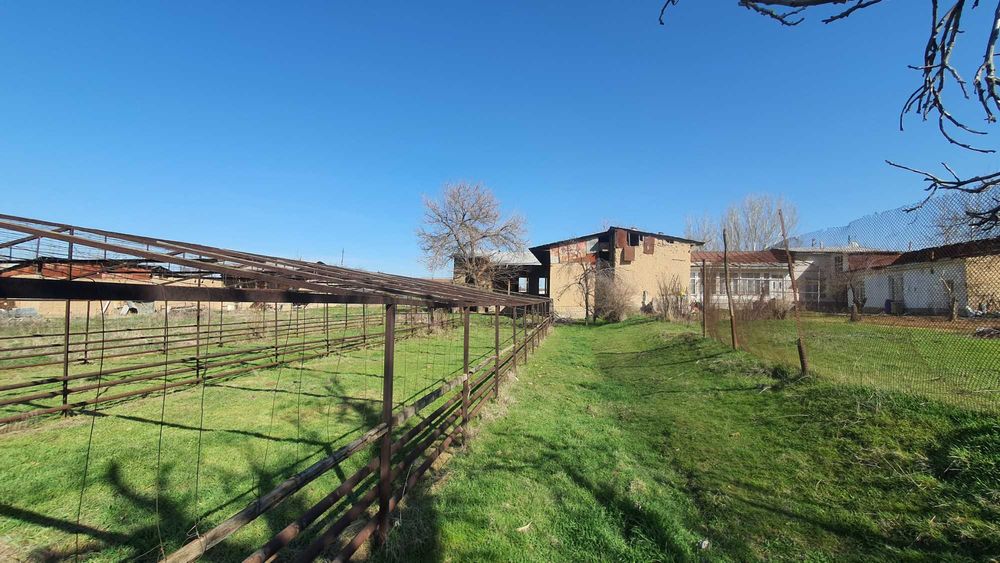 Добротный дом с деревянным каркасом с теплицей в 10 км от Ташкента.