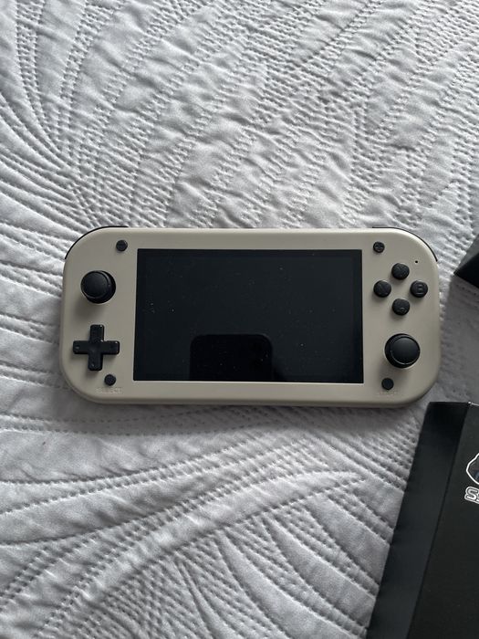 Продам игроаую приставку