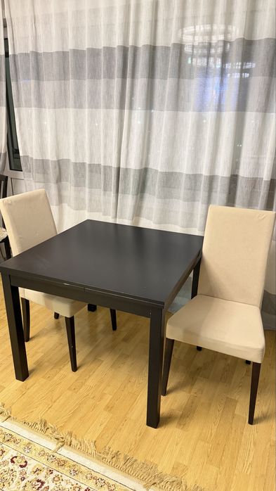 Стол со стульями