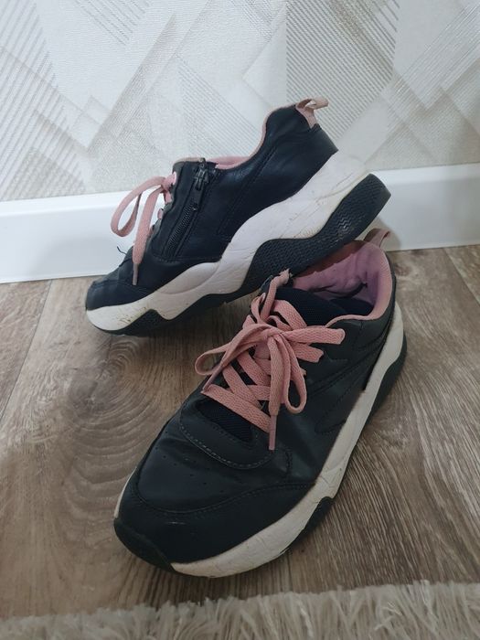 Продам кроссовки для девочек