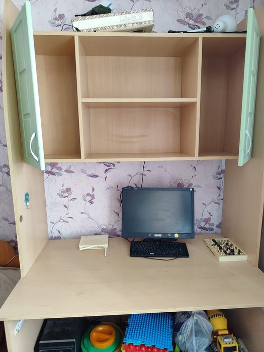 Продам гарнитур подростковый