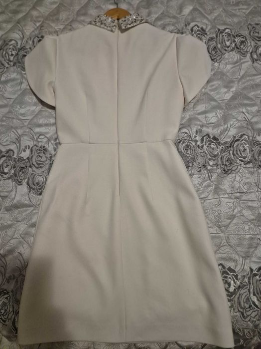 Елегантна рокля цвят екрю