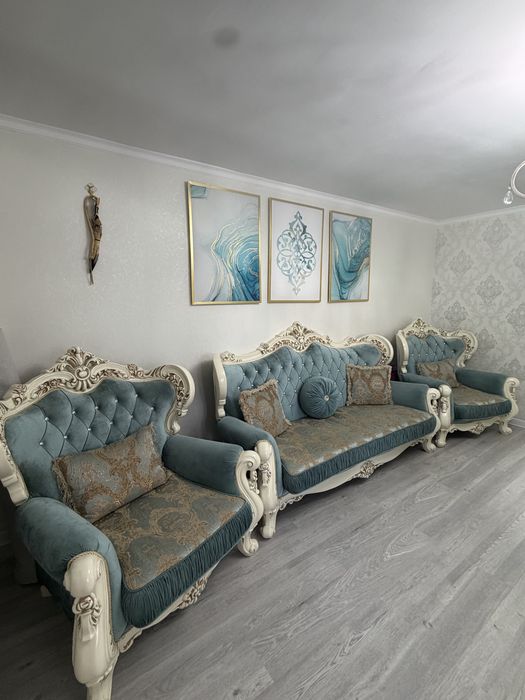 Продам  диван с креслами и стол со стульями